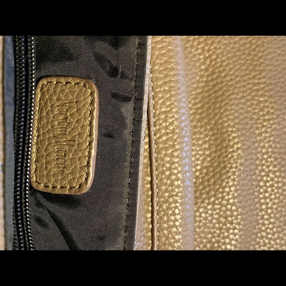 Neiman Marcus quilted leather bag - Picture 3 of 6